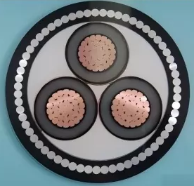 Wat zijn de prestatie-eisen voor isolatiematerialen van middenspanningskabels?