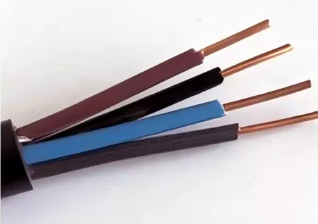 Welke isolatiematerialen worden gebruikt in met kunststof geïsoleerde besturingskabels?